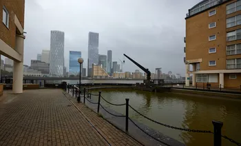 Canary Wharf Hotel Quay.jpg